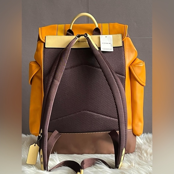 💰SOLD - C8480- Coach Hitch Backpack with Trompe L’oeil - Picture 7 of 13